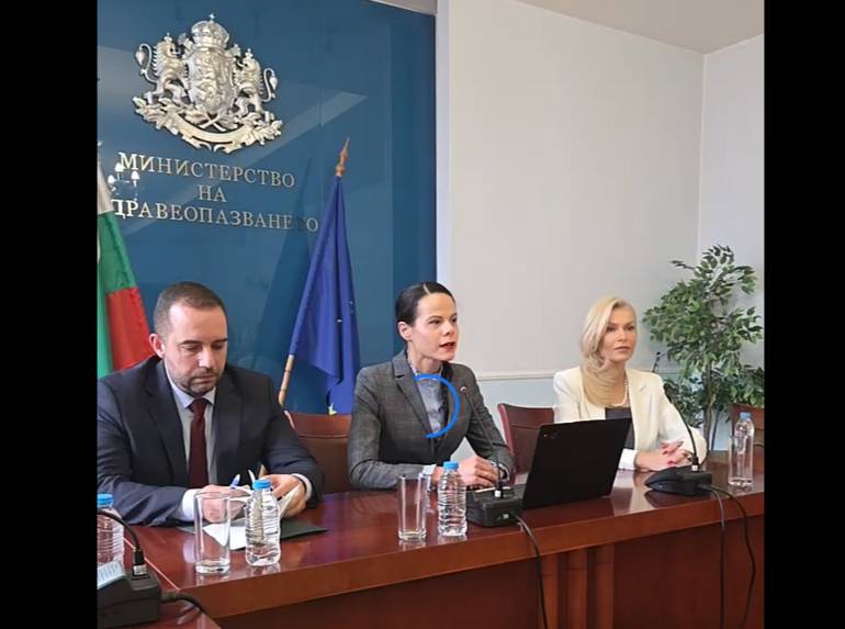 Над 70 платформи продават незаконно лекарства