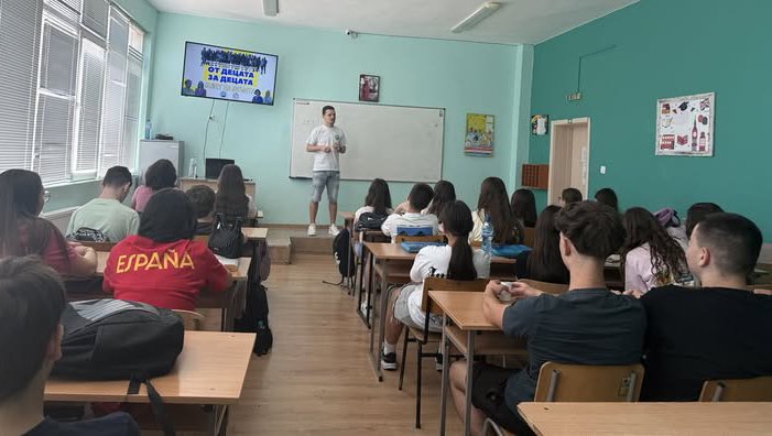 Деца учат деца за опасностите от вейп и наркотици
