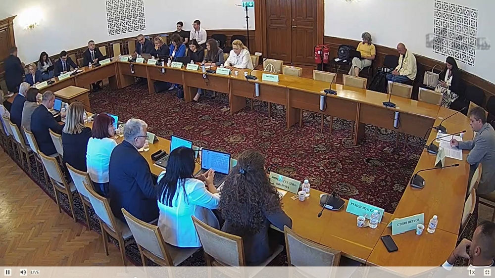 Социалната комисия отхвърли скока на медицинските заплати