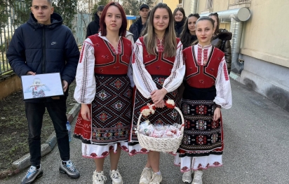 Мартеници за пациентите на КОЦ във Враца 