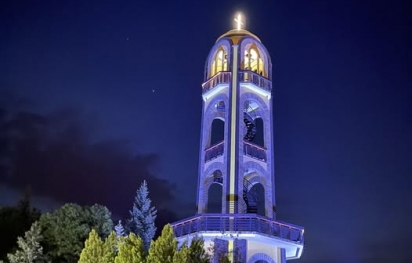 Знакови сгради светнаха в лилаво