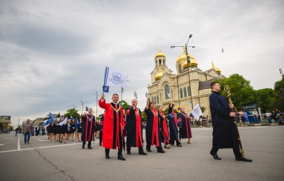 МУ-Варна на тържественото градско шествие