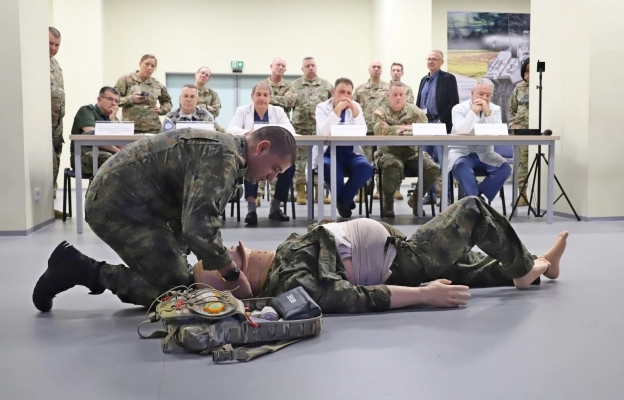 ВМА обучи първите военни парамедици