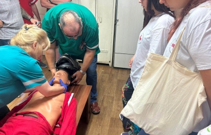 Младежи учат спешна медицина в Търговище