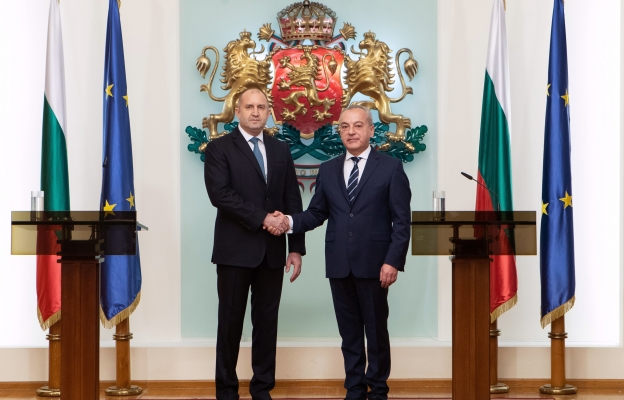 Служебният кабинет пое кормилото