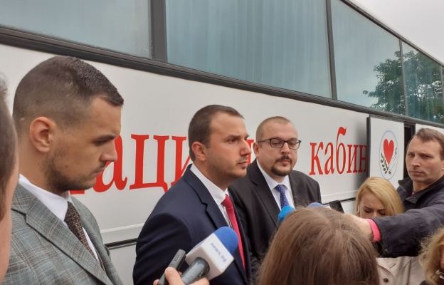 Мобилен екип ваксинира в УНСС