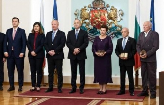 Вписаха двама наши учени в  Златната книга  