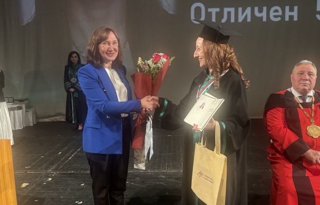 Дипломи за 112 сестри и рехабилитатори