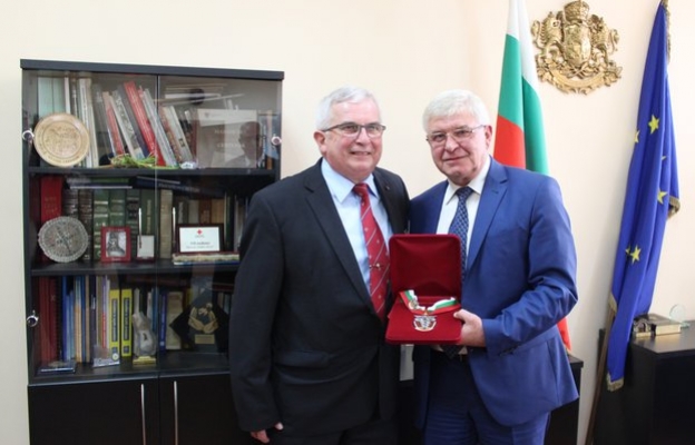 Златен почетен знак за Гуидо Щьокли