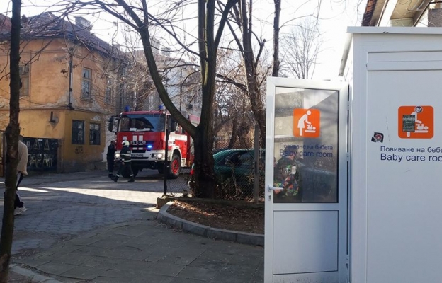Запалиха будка за преповиване в Кюстендил