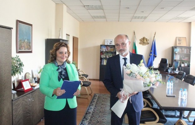 Проф. Асена Сербезова предаде щафетата