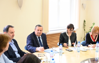 Социалният министър се срещна с Амчам