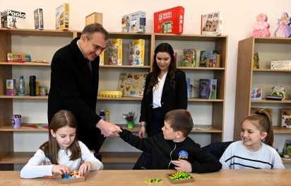 Министър Гузанов в църковен център