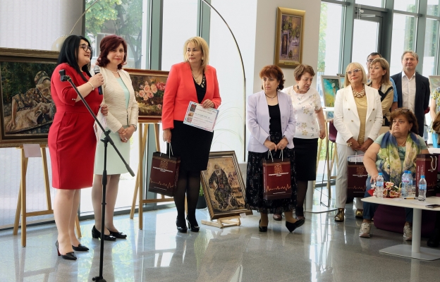Лекари помагат с картини на онкоболни деца