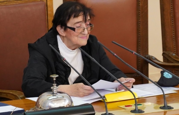 Мика Зайкова би звънеца в парламента 