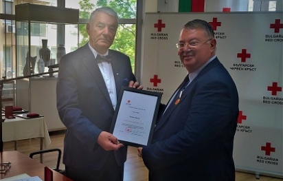 Златен медал за шефа на НОИ