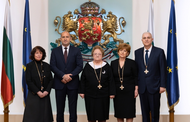 Oтличиха с ордени наши медици 