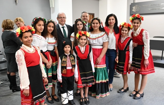 Ромски деца при вицепремиера Лазаров 