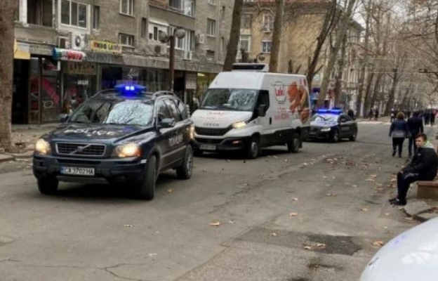 Ваксините дойдоха с бус за кренвирши