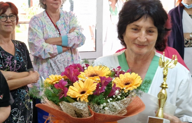 Наградиха специалисти по здравни грижи