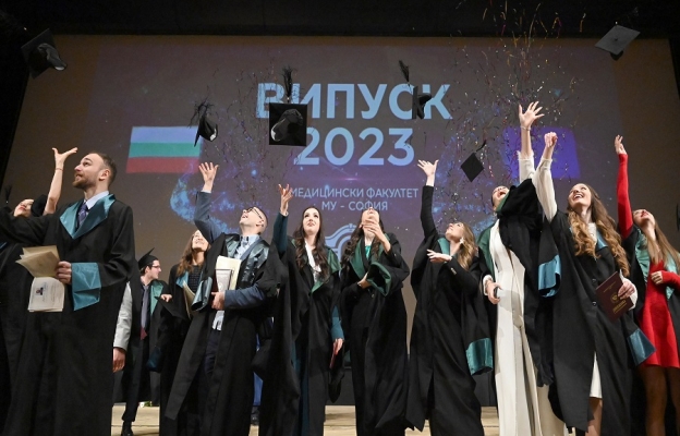  596 млади медици се дипломираха 