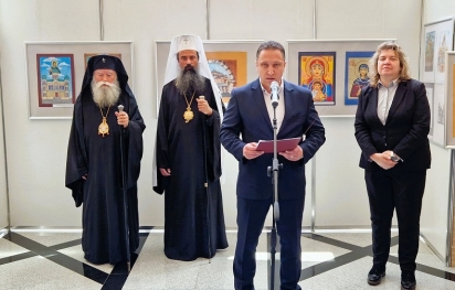 Изложба на детски рисунки в парламента