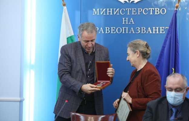 Златен медал за проф. Кожухарова 