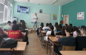 Деца учат деца за опасностите от вейп и наркотици