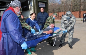 „Спасяваха” затрупани под рухнала сграда 